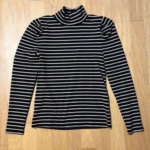 J crew turtle neck. Size medium. Gold and black